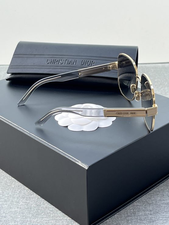 DIOR - obrazek 10