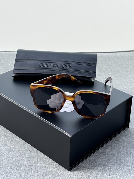 DIOR - obrazek 7