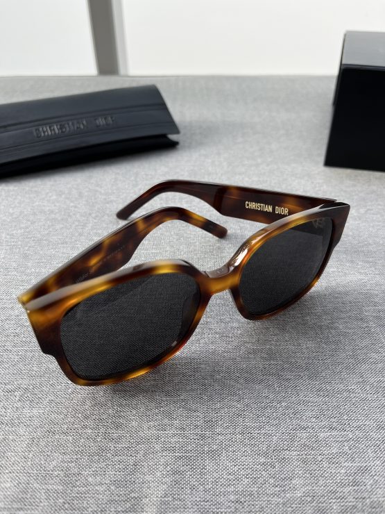 DIOR - obrazek 2